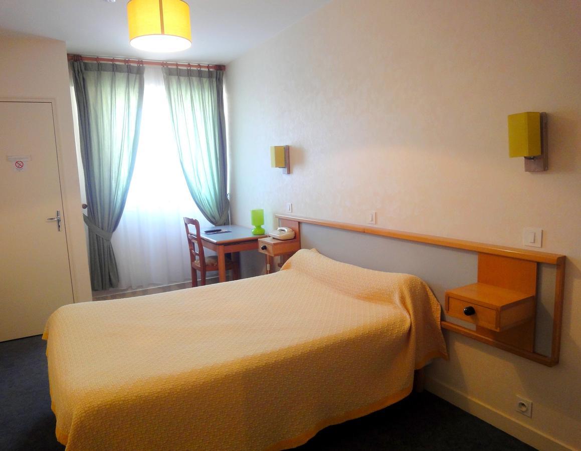 Hotel Restaurant La Grenouillere Vitré Екстериор снимка